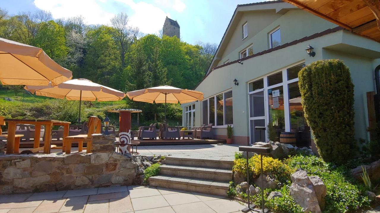 Pod Hradom Restaurant&Pension Topoľčany Exterior foto