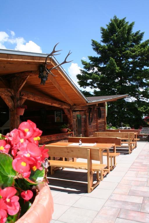 Pod Hradom Restaurant&Pension Topoľčany Exterior foto