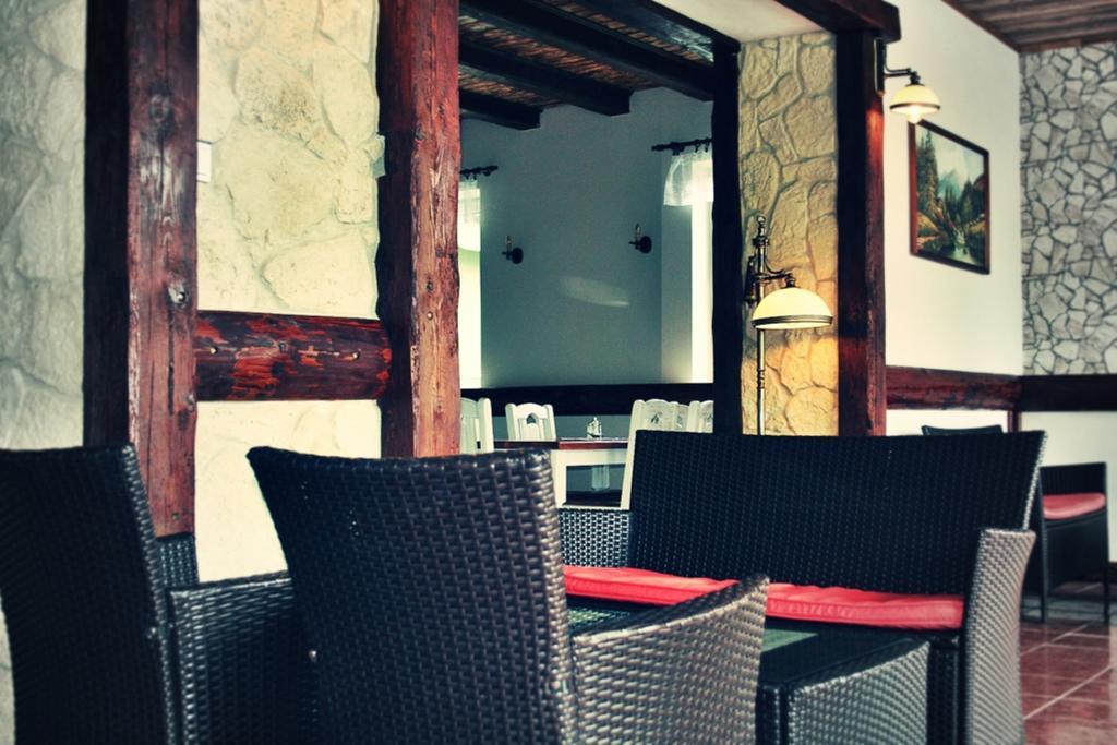 Pod Hradom Restaurant&Pension Topoľčany Exterior foto