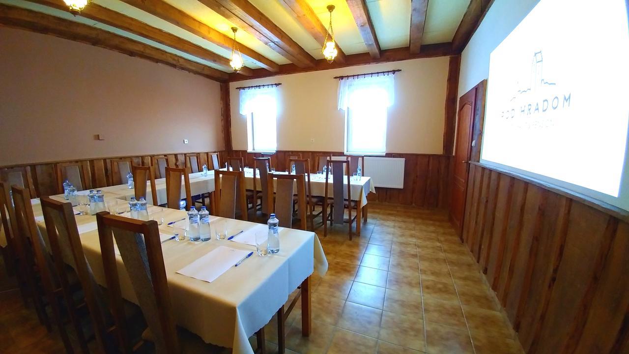 Pod Hradom Restaurant&Pension Topoľčany Exterior foto
