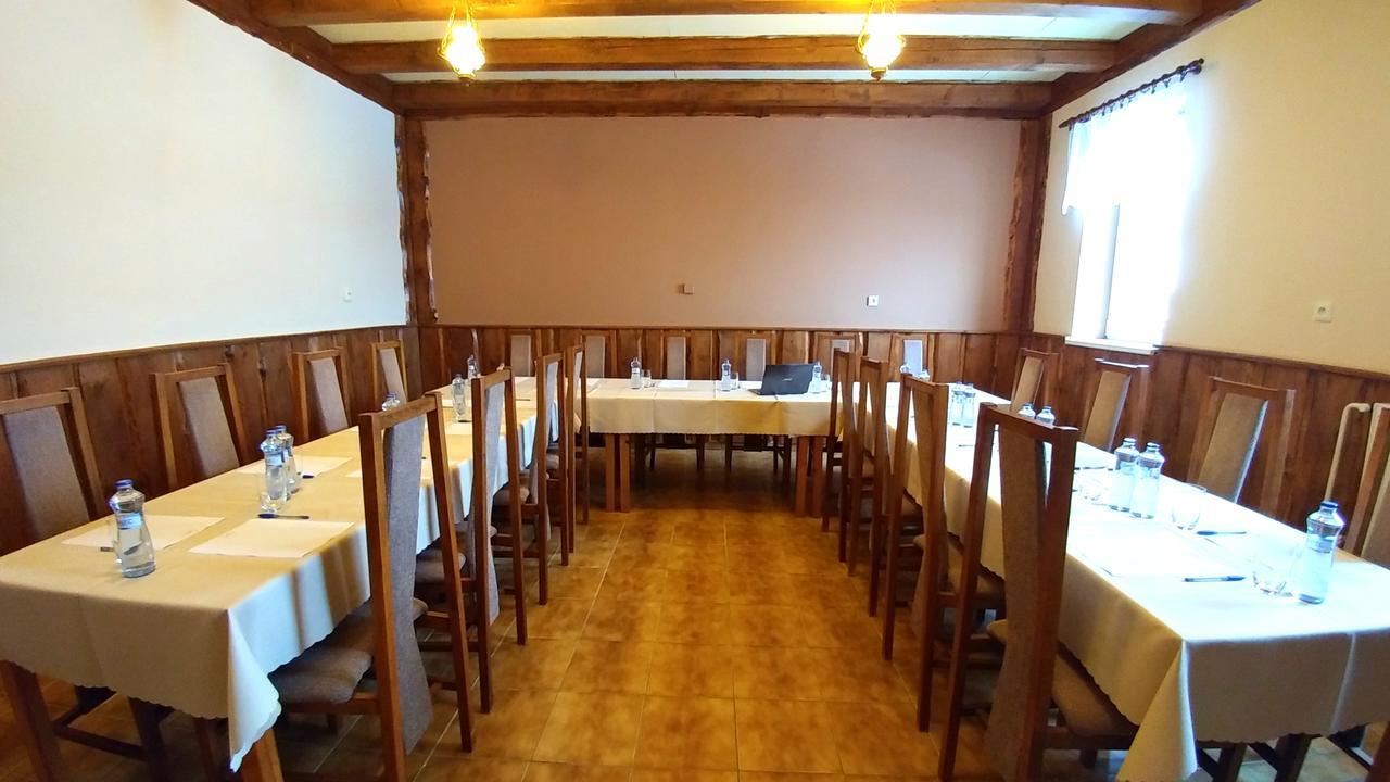 Pod Hradom Restaurant&Pension Topoľčany Exterior foto