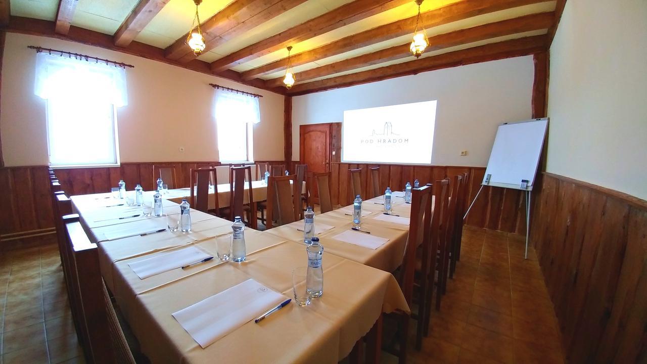 Pod Hradom Restaurant&Pension Topoľčany Exterior foto